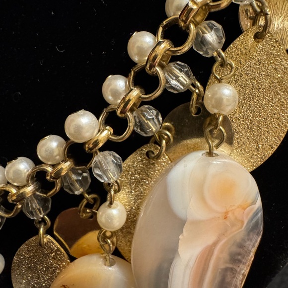 Contemporary G/T statement necklace w/pearl like beads and acrylic drops - Picture 3 of 7